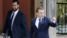 Tổng thống Pháp bị vạ lây vì bê bối của vệ sĩ